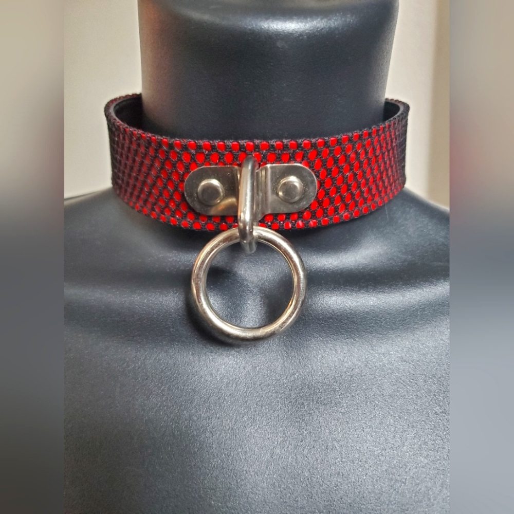 Women's O-ring Choker red/black fishnet